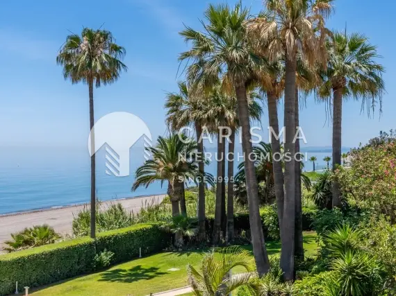 (24) Luksusowy apartament w dosknałym stanie, z panoramicznym widokiem na morze, tuż przy plaży, Estepona