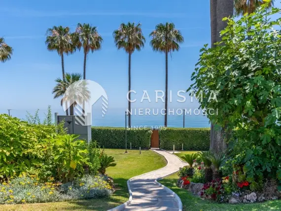 (25) Luksusowy apartament w dosknałym stanie, z panoramicznym widokiem na morze, tuż przy plaży, Estepona