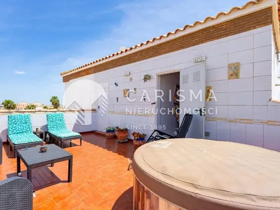 (31) Penthouse w La Ciñuelica, Punta Prima z prywatnym tarasem dachowym i jacuzzi