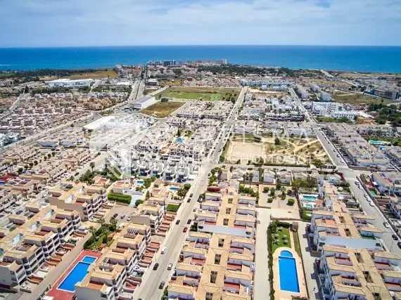 (46) Penthouse w La Ciñuelica, Punta Prima z prywatnym tarasem dachowym i jacuzzi