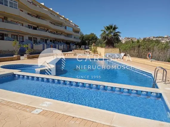 Odnowiony apartament w Villamartín z tarasem, basenem i parkingiem podziemnym 1