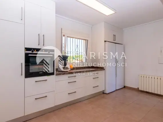 (17) Parterowy dom w śródziemnomorskim stylu, Denia