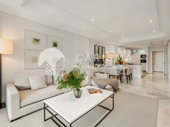 (5) Apartament w pierwszej linii brzegowej z widokiem na morze, Marbella
