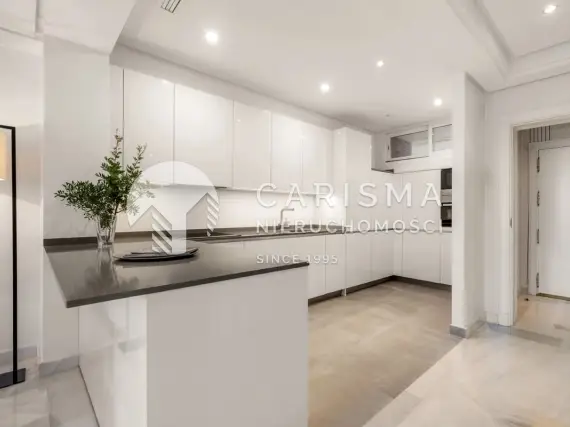 (19) Apartament w pierwszej linii brzegowej z widokiem na morze, Marbella