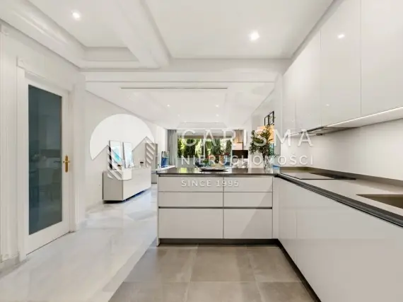 (21) Apartament w pierwszej linii brzegowej z widokiem na morze, Marbella