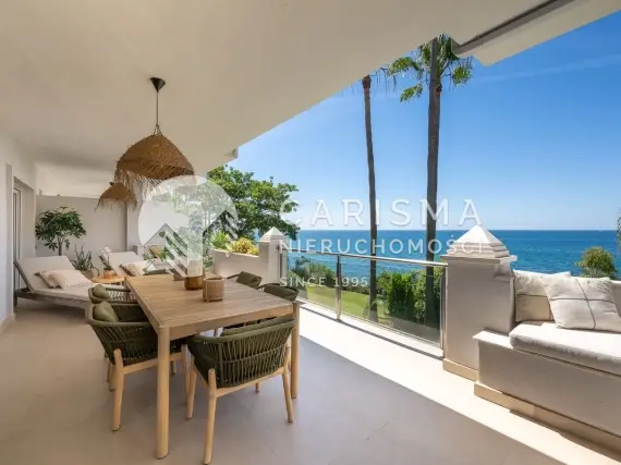 (7) Luksusowy apartament w pierwszej linii brzegowej z widokiem na morze, Estepona