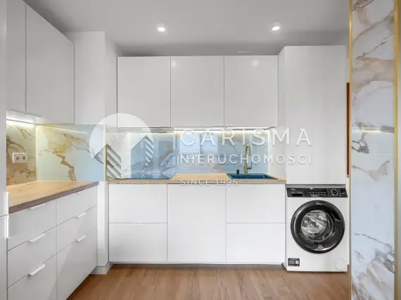 (10) Odnowiony penthouse w Punta Prima z widokiem na morze, basenem i licencją turystyczną