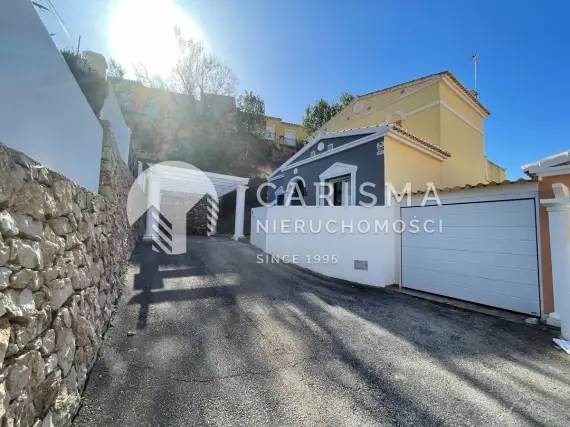Urokliwy, odnowiony bungalow z ogrodem i tarasa 1