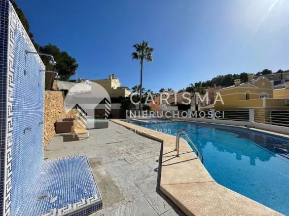 (8) Urokliwy, odnowiony bungalow z ogrodem i tarasa