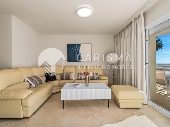 (8) Apartament w pierwszej linii brzegowej z panoramicznym widokiem na morze, tarasem 50 m² i licencją