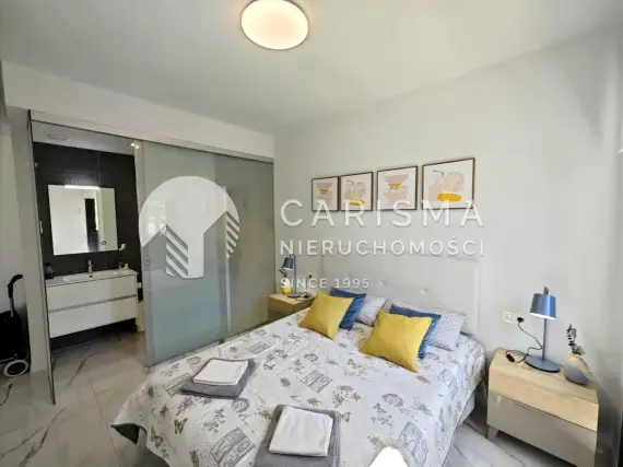 (9) Nowoczesny apartament w doskonałym stanie, w zamkniętym kompleksie w Los Altos