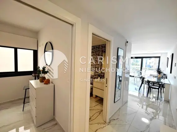 (15) Nowoczesny apartament w doskonałym stanie, w zamkniętym kompleksie w Los Altos
