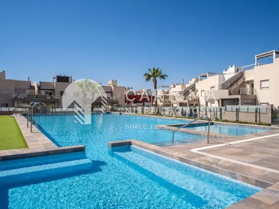 Atrakcyjny apartament z dachowym tarasem w Aquas Nuevas/Torevieja 1