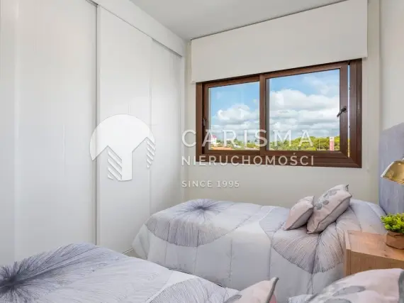 (45) Nowe i nowoczesne apartamenty w budowie z widokiem na lagunę w Torrevieja