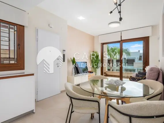 (54) Nowe i nowoczesne apartamenty w budowie z widokiem na lagunę w Torrevieja