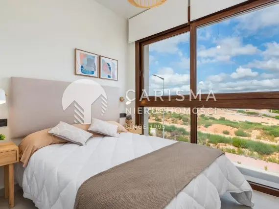 (56) Nowe i nowoczesne apartamenty w budowie z widokiem na lagunę w Torrevieja