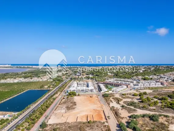 (58) Nowe i nowoczesne apartamenty w budowie z widokiem na lagunę w Torrevieja
