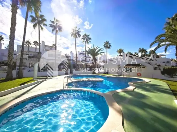 (13) Penthouse z dachowym tarasem  oraz widokiem na pole glfowe w Villamartin