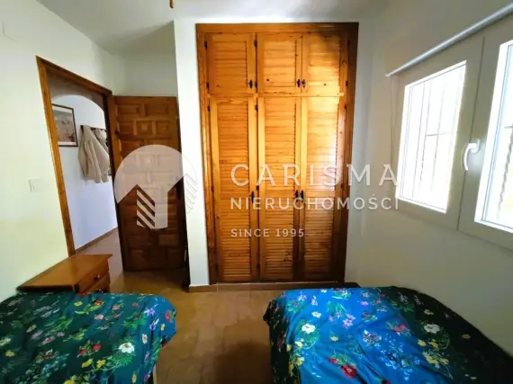 (23) Penthouse z dachowym tarasem  oraz widokiem na pole glfowe w Villamartin
