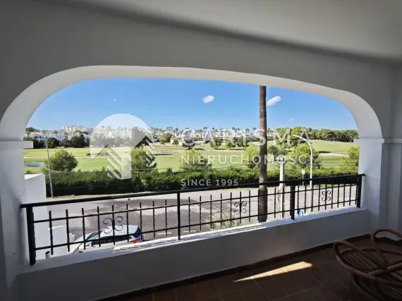(36) Penthouse z dachowym tarasem  oraz widokiem na pole glfowe w Villamartin