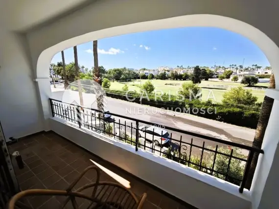 (48) Penthouse z dachowym tarasem  oraz widokiem na pole glfowe w Villamartin