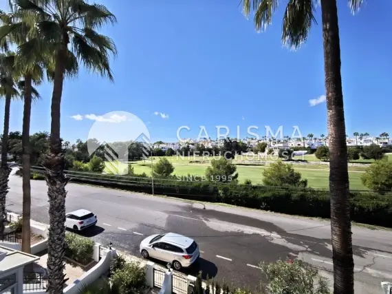 (54) Penthouse z dachowym tarasem  oraz widokiem na pole glfowe w Villamartin