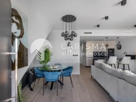 (8) Penthouse w bardzo dobrej lokalizacji, w Punta Prima