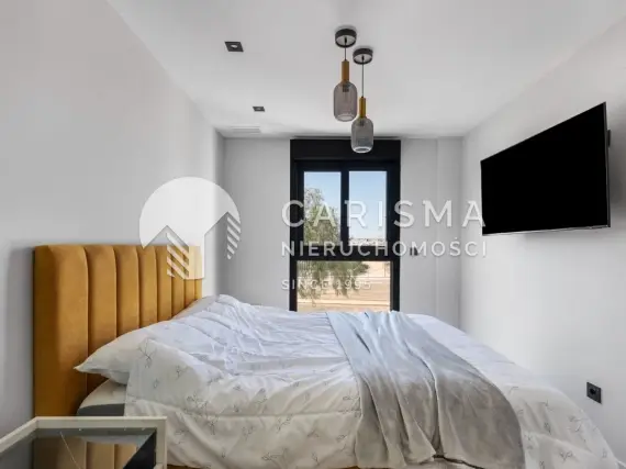 (18) Penthouse w bardzo dobrej lokalizacji, w Punta Prima