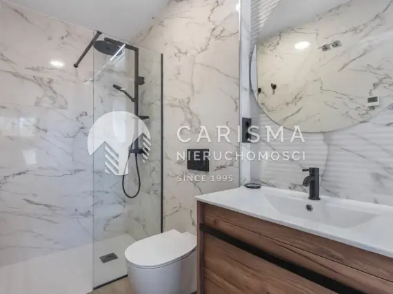 (20) Penthouse w bardzo dobrej lokalizacji, w Punta Prima