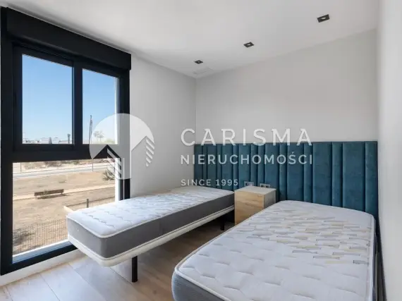 (21) Penthouse w bardzo dobrej lokalizacji, w Punta Prima