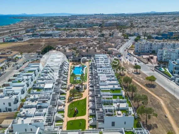 (34) Penthouse w bardzo dobrej lokalizacji, w Punta Prima