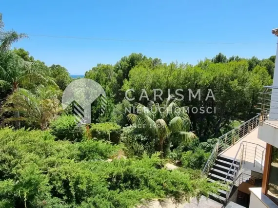 (8) Dwie przestronne wille w pierwszej linii pola golfowego, Altea
