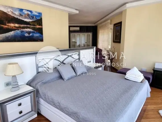 (41) Dwie przestronne wille w pierwszej linii pola golfowego, Altea
