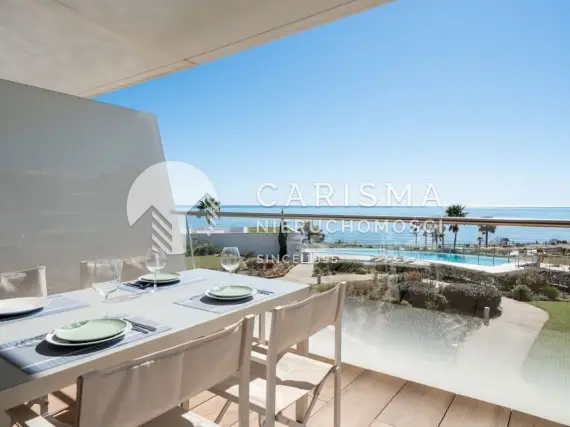 Nowoczesny i luksusowy apartament w pierwszej linii brzegowej w Esteponie, Costa del Sol 1