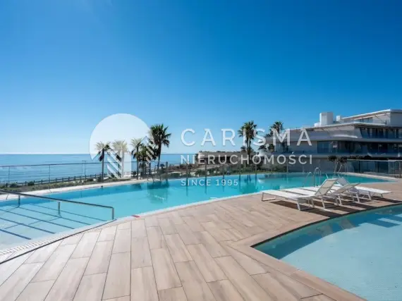 Nowoczesny i luksusowy apartament w pierwszej linii brzegowej w Esteponie, Costa del Sol 2