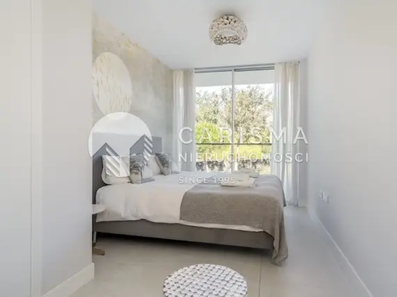 (16) Nowoczesny i luksusowy apartament w pierwszej linii brzegowej w Esteponie, Costa del Sol