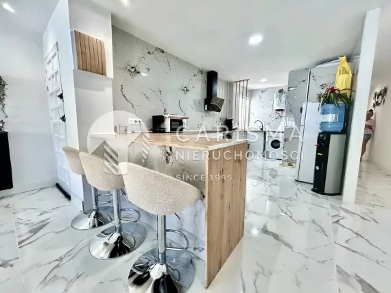 (6) Apartament w doskonałym stanie i lokalizacji, tylko 100 m od plaży w San Pedro del Pinatar